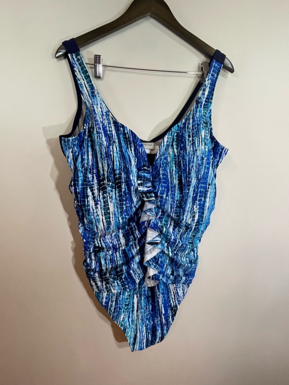 Avenue Womens Blue Print One Piece Bathing Suit size 22 Ruched Molded Bra  NWOT